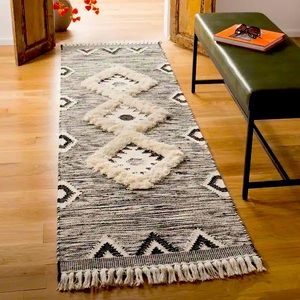 SAFAVIEH Hand-knitted Southwestern Tribal Wool Rug from Overstock
